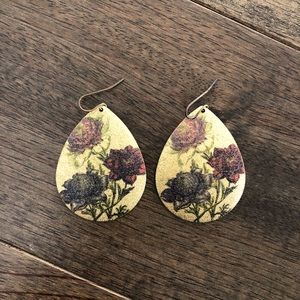 💝2/$15 free shipping Vintage look earrings